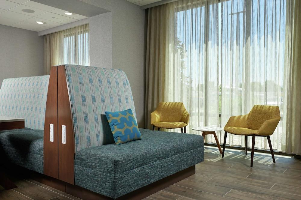 Hampton Inn by Hilton Burley photo 3