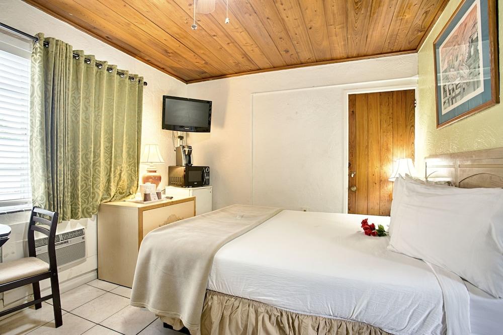 Island Breeze Inn photo 26