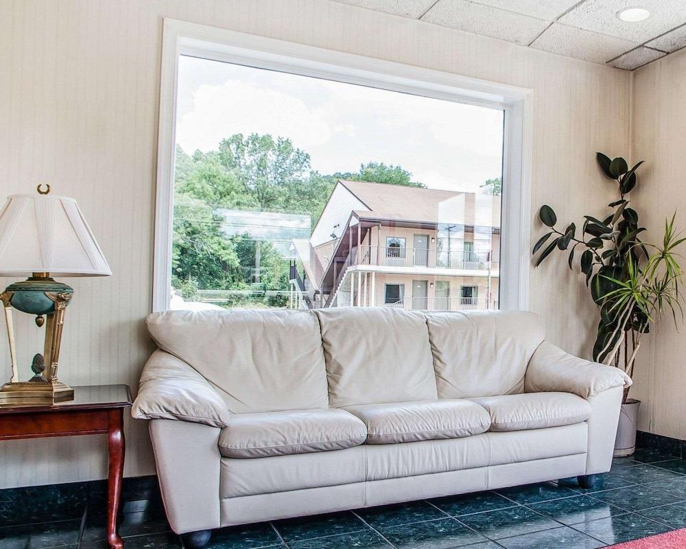 Econo Lodge Douglassville - Pottstown photo 16