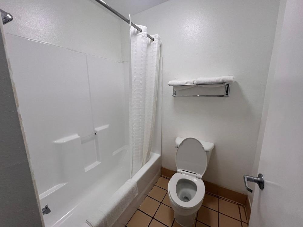 Budget Inn By OYO San Augustine photo 5