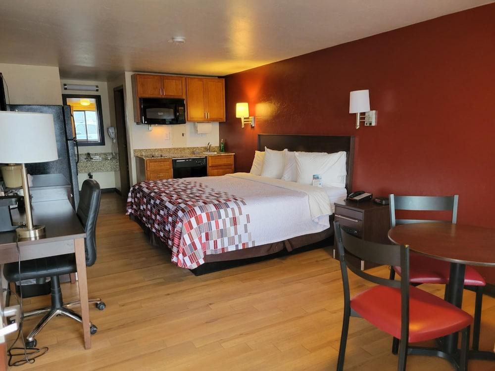 Red Roof Inn Grand Junction photo 10