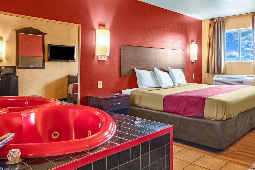 Econo Lodge Kent - Akron West photo 10