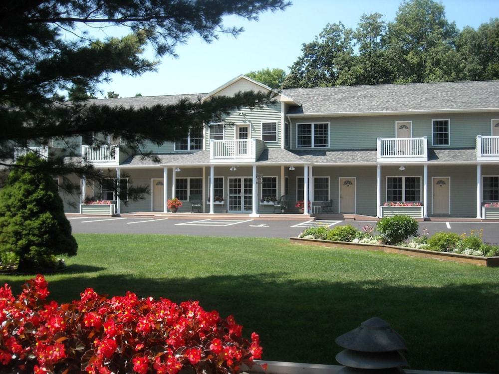 Cromwell Harbor Motel photo 19