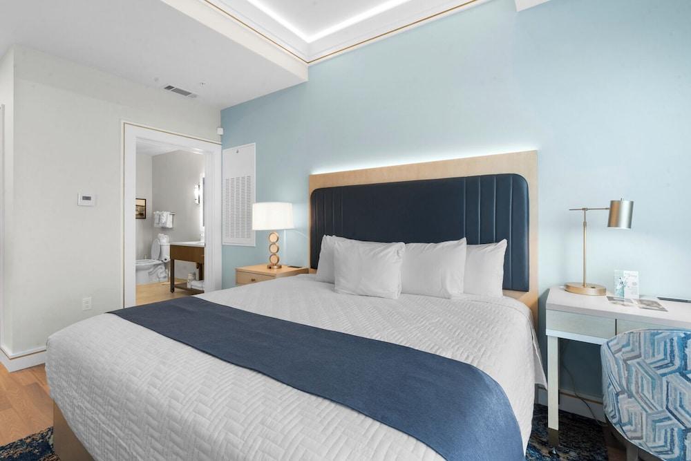 Harbor Suites at Harborwalk Village photo 18