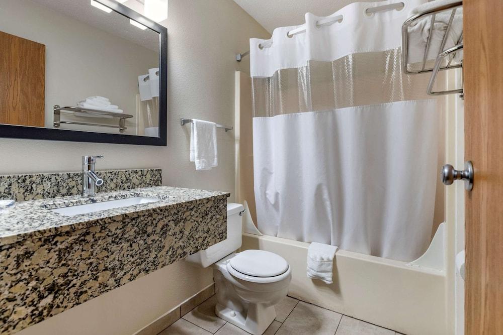 Quality Inn Creston photo 25