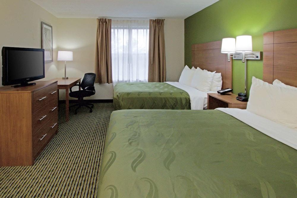 Quality Suites Lake Wright - Norfolk Airport photo 2