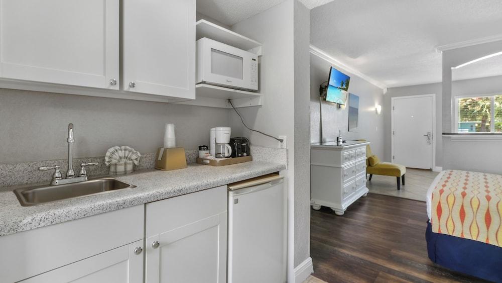 Pelican Pointe Clearwater Beach Hotel photo 25