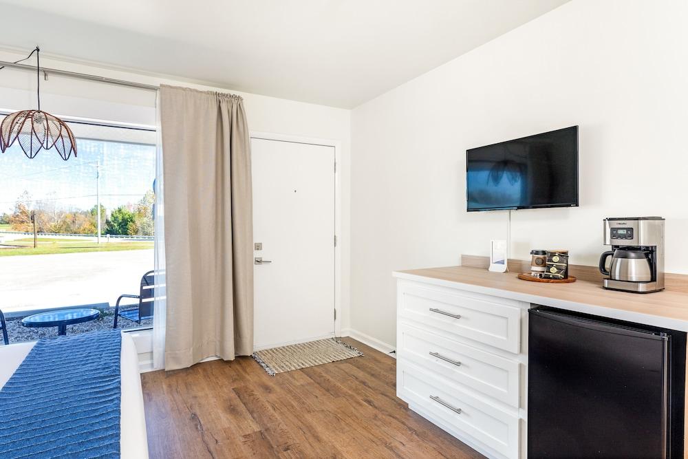 St. Clair Motor Lodge photo 14