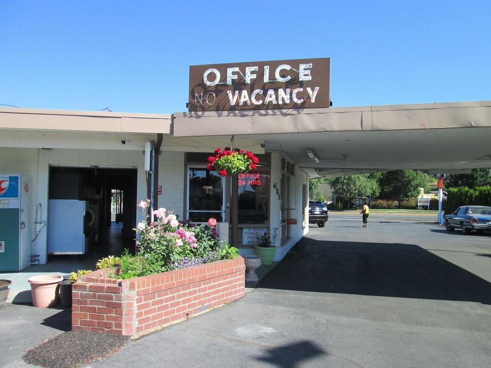 Town House Motel Inc photo 41
