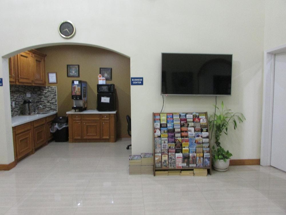 Rodeway Inn & Suites Humble IAH photo 9