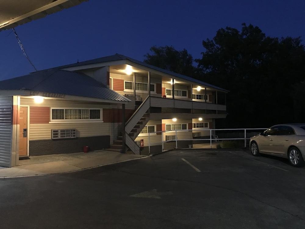 Economy Inn Motel photo 25