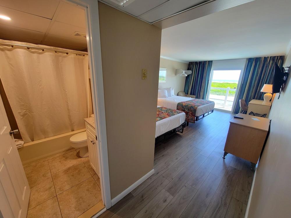 Water's Edge Ocean Resort photo 10