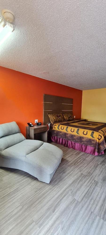 Chaparral Motel photo 24