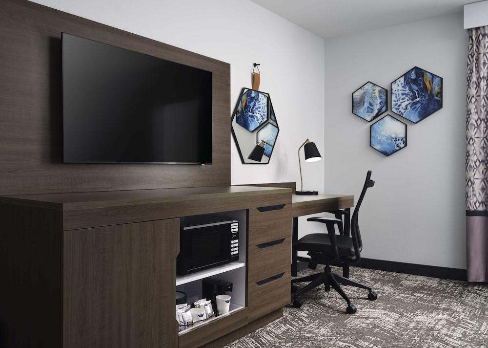 Hampton Inn & Suites Dallas-DFW ARPT W-SH 183 Hurst photo 13