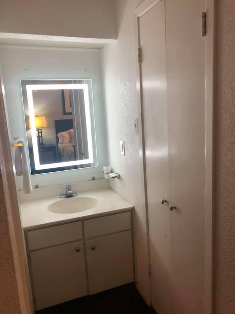Ranch House Inn and Suites photo 5