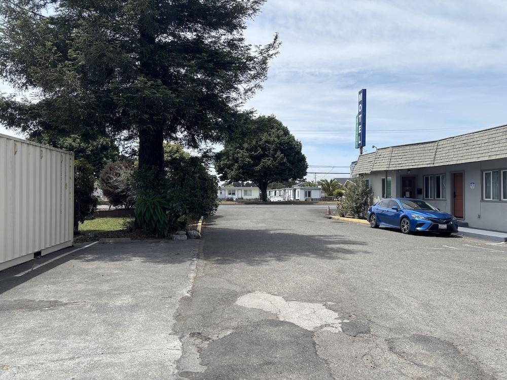 6 Rivers Motel Fortuna near Hwy 101 photo 25