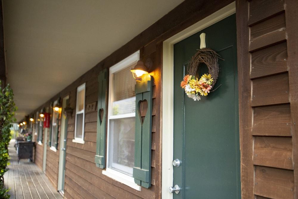 The Chimney Rock Inn & Cottages photo 45
