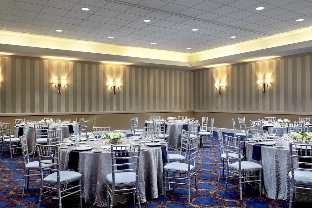 Sheraton Milwaukee Brookfield Hotel photo 44