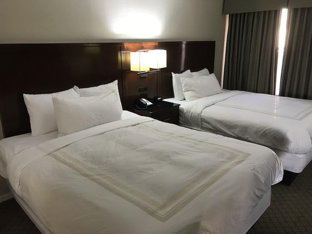 Hometown Inn & Suites photo 4