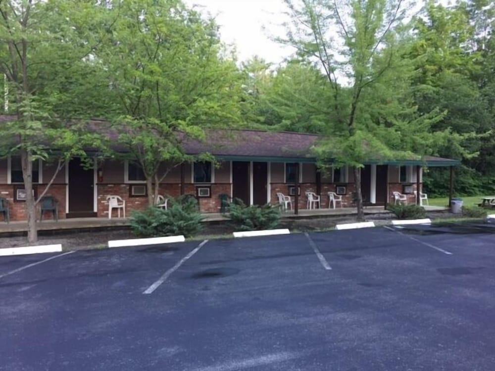Adirondack Oasis Motel photo 49