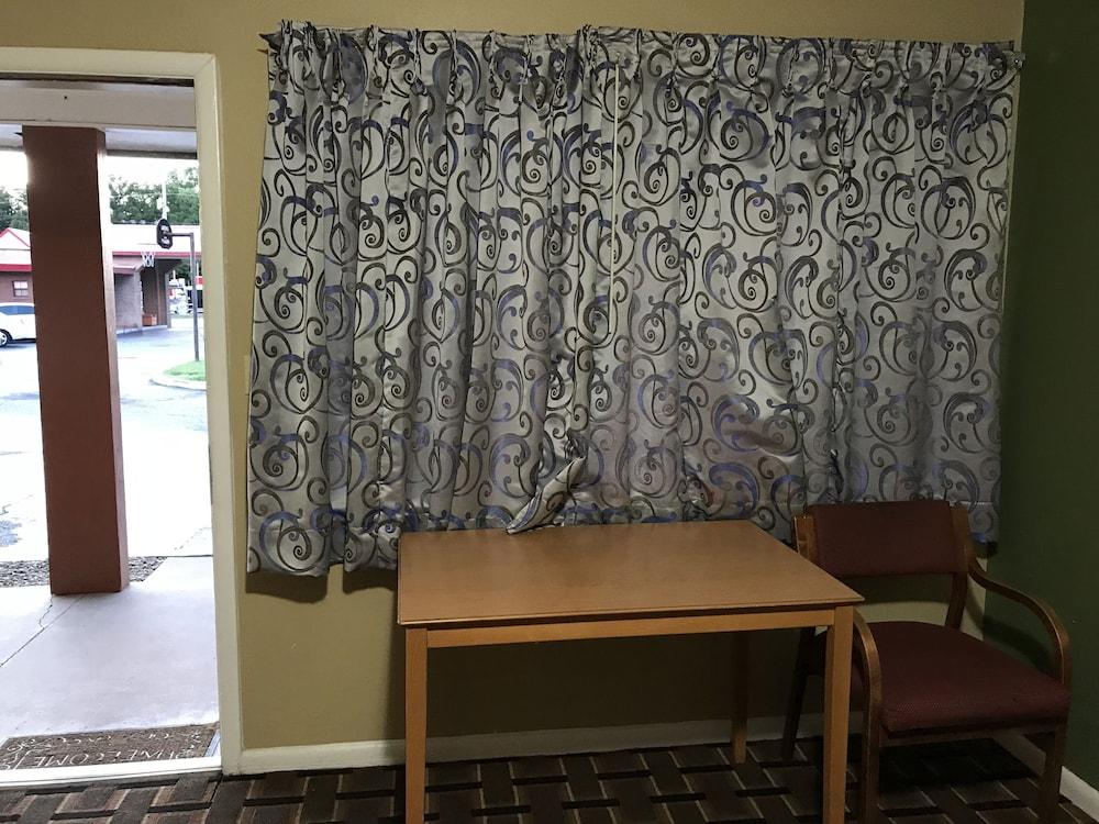 Princess Motel Maryville photo 19