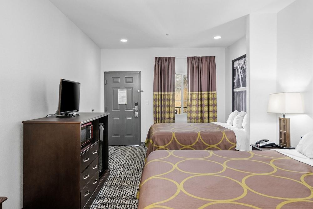 Super 8 by Wyndham Mansfield LA photo 6