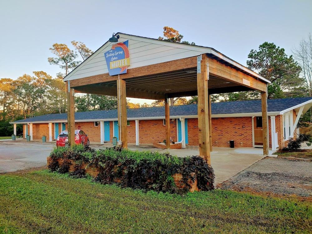 Boiling Spring Lakes Motel photo 12