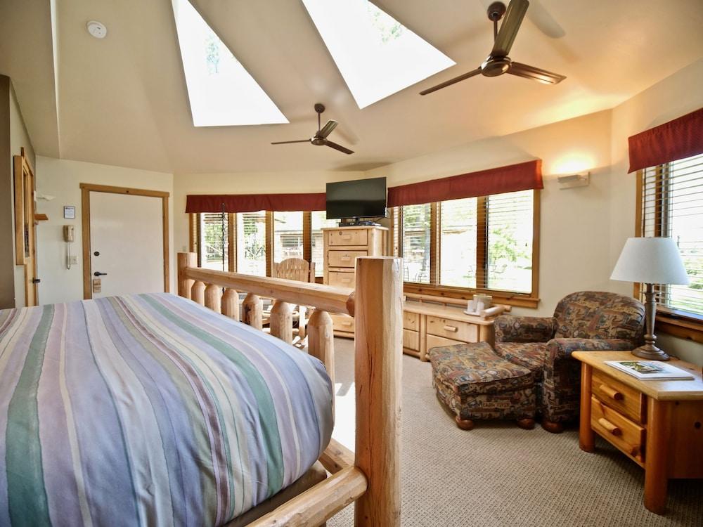 Whaleback Inn photo 47