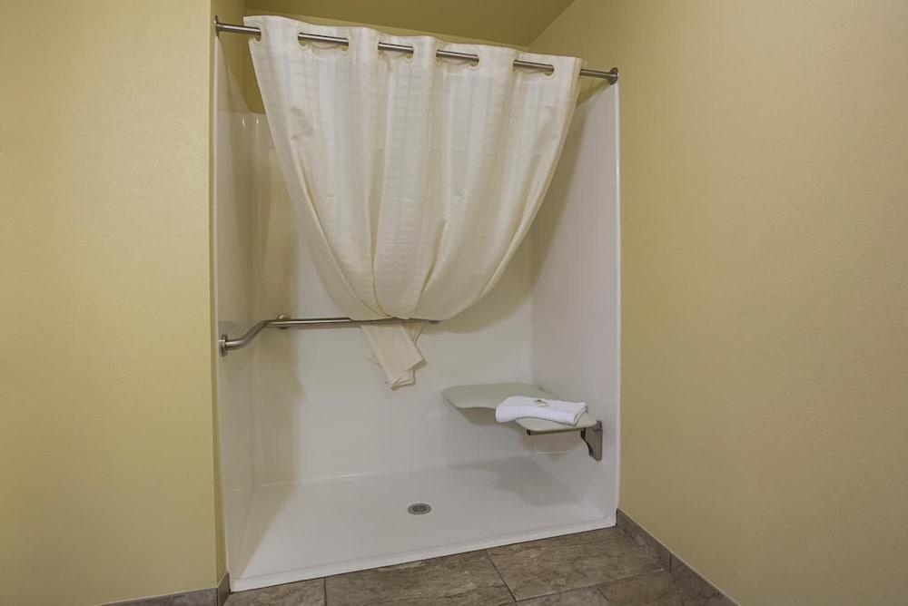 Cobblestone Inn & Suites - Altamont photo 50