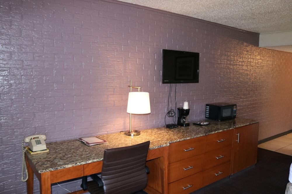 Friendship Inn photo 17
