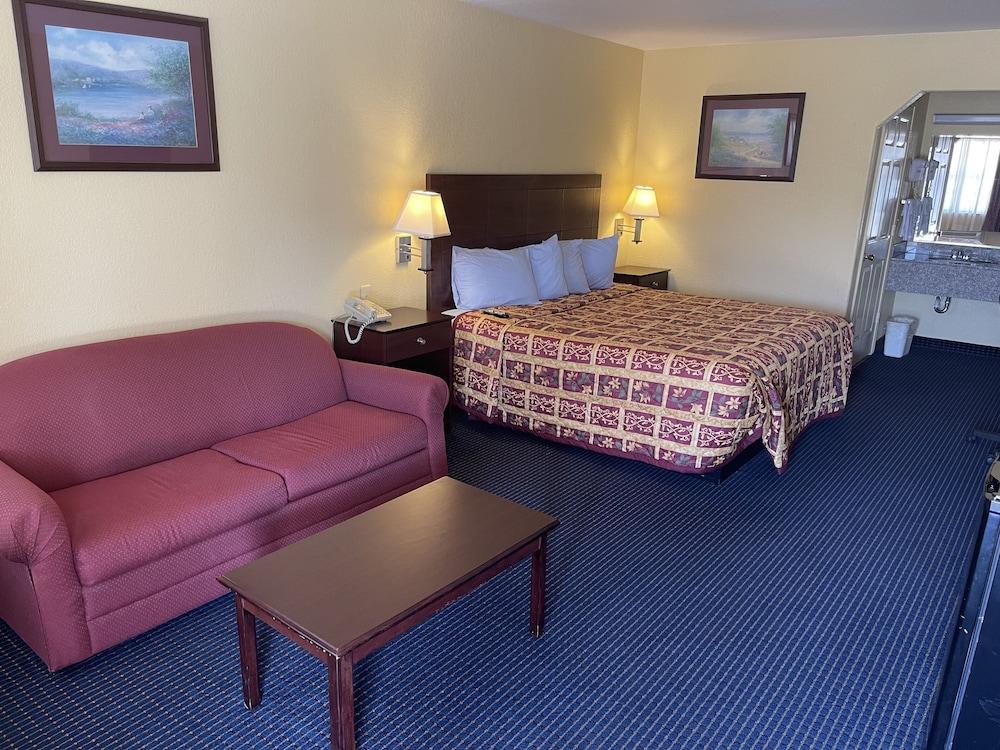 Gun Barrel Executive Inn photo 9