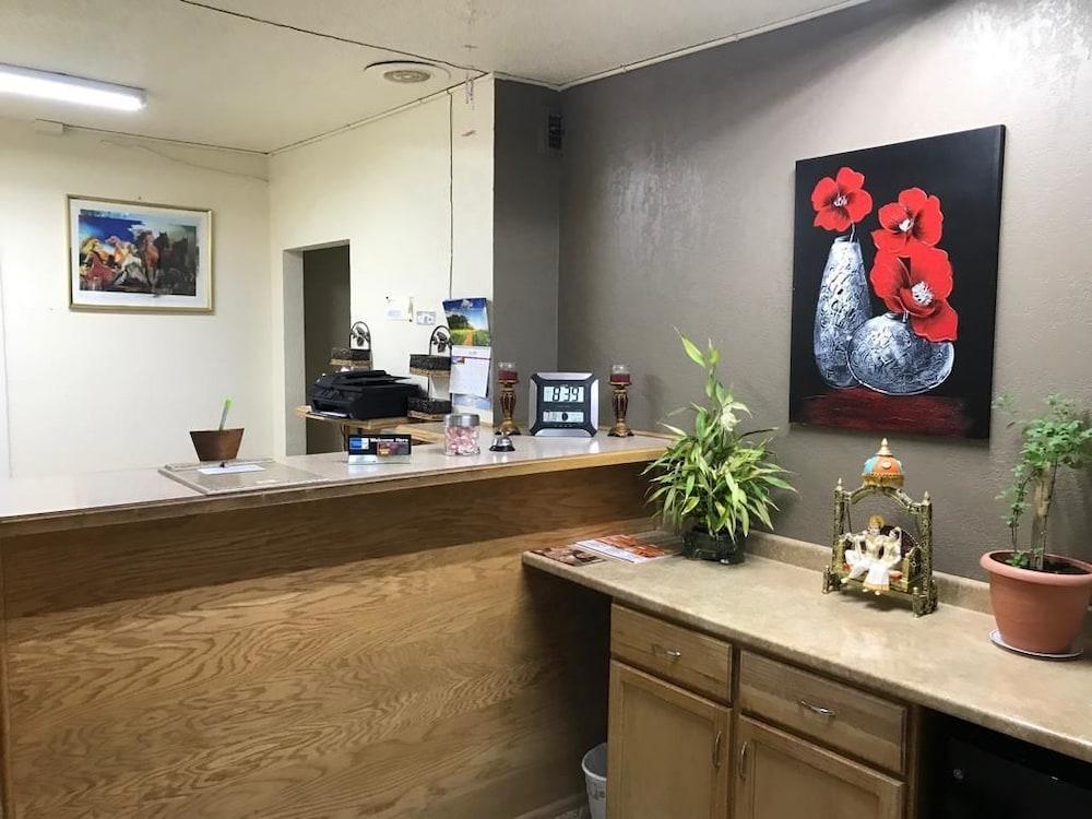 Budget Inn photo 2
