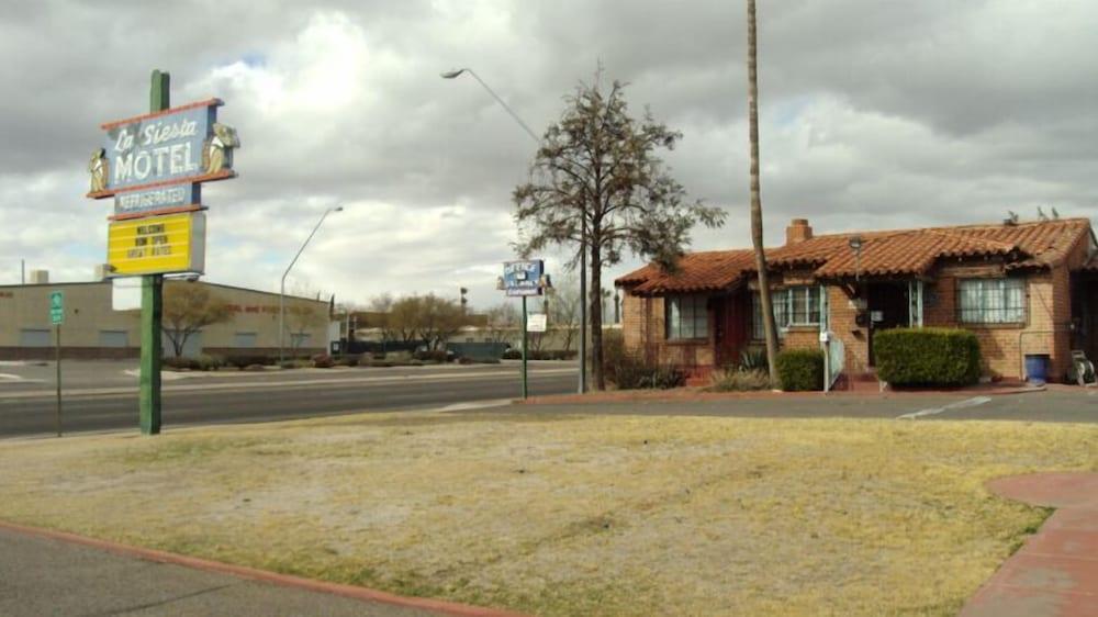 La Siesta Motel photo 11