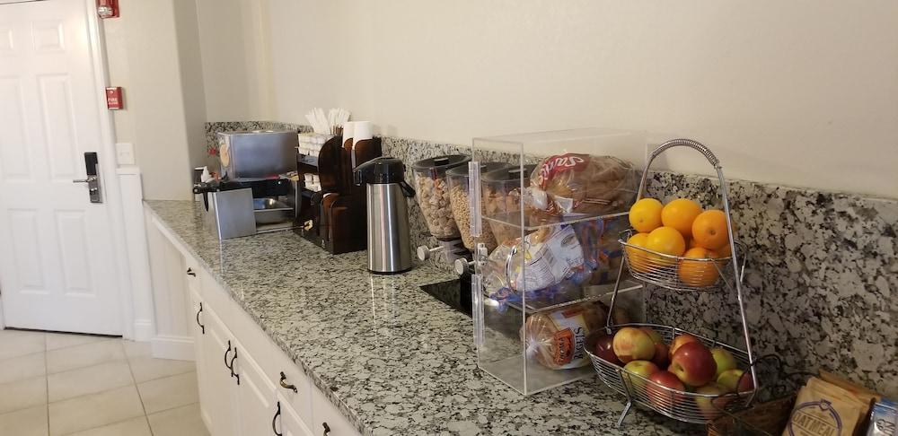 Cedar Park Whirlpool Suites photo 21