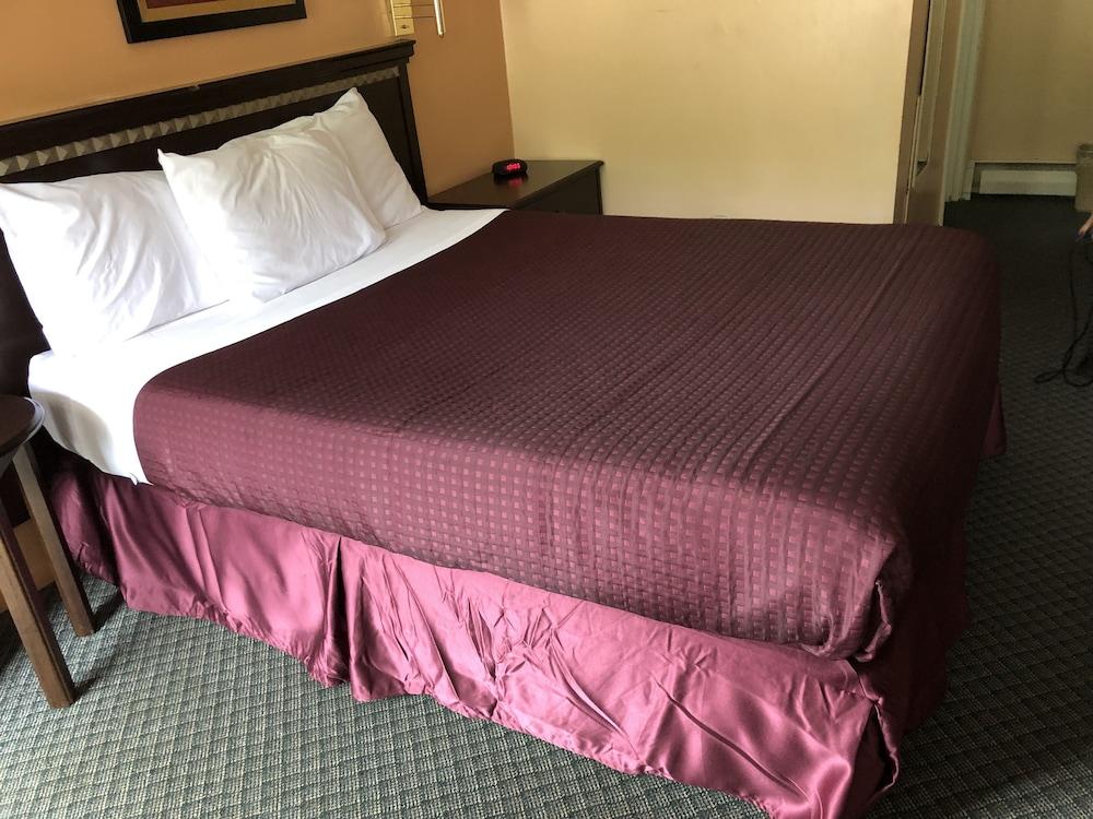 Hometown Inn Athens photo 8