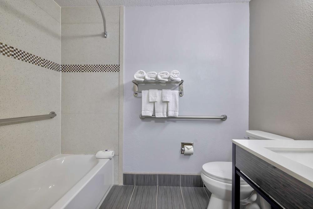 Studio 6 Dallas, TX - North - Richardson photo 15