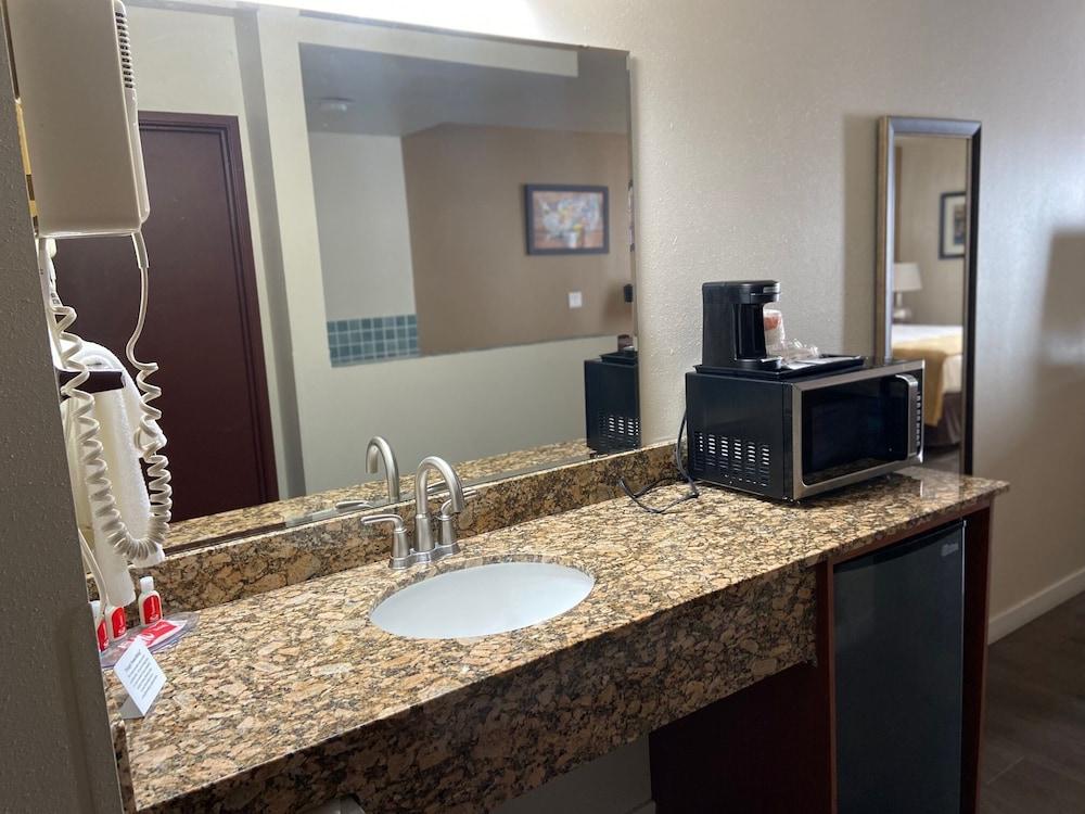 Toppenish Inn and Suites photo 9