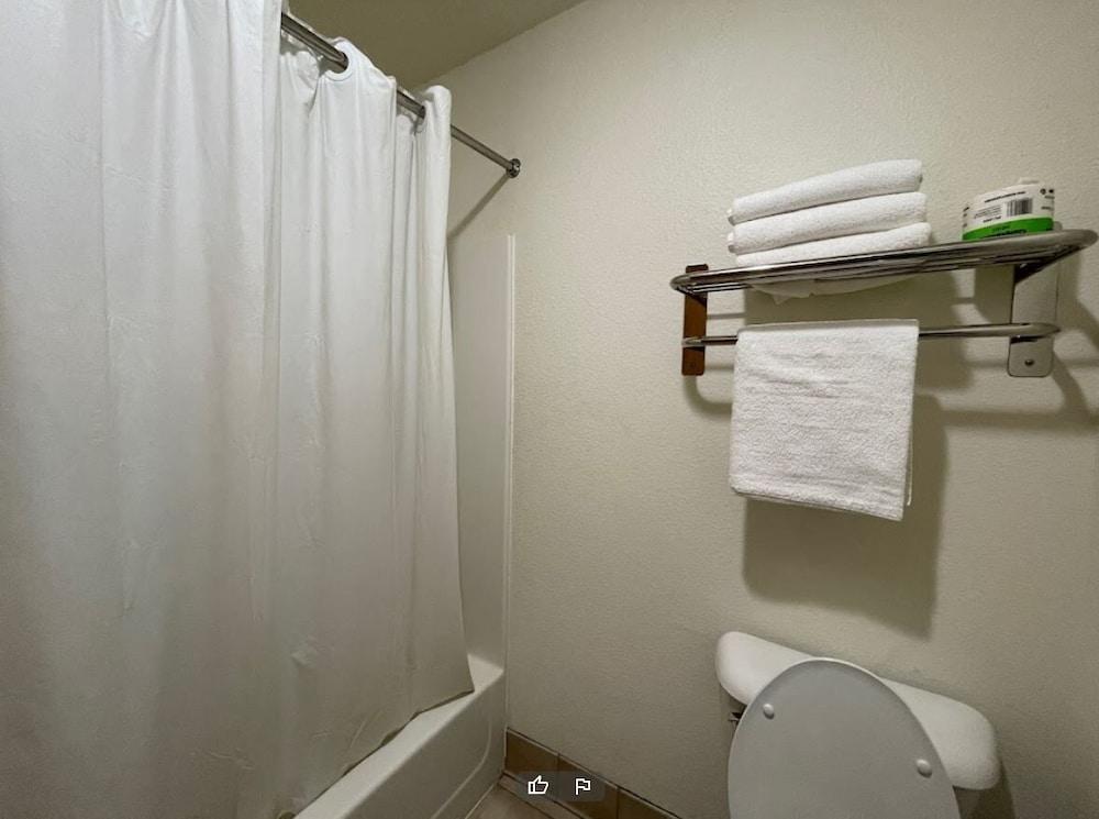 Wamego Inn and Suites photo 10