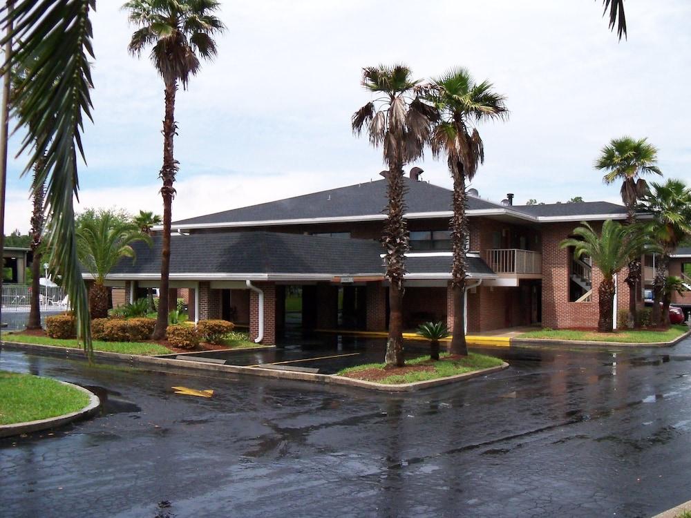SureStay by Best Western Jacksonville Airport photo 44