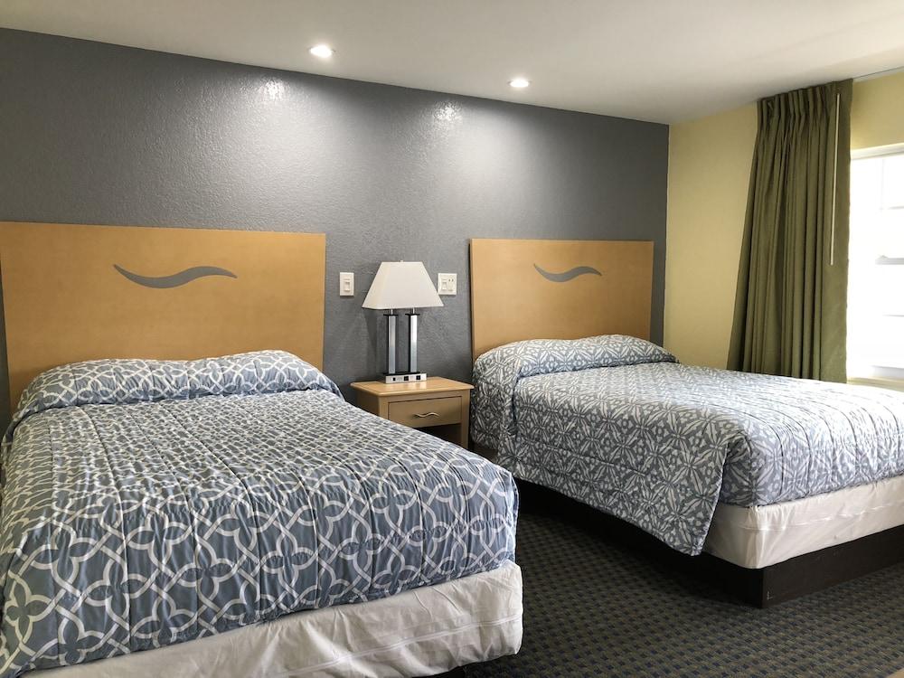 Chisholms Motor Inn photo 23