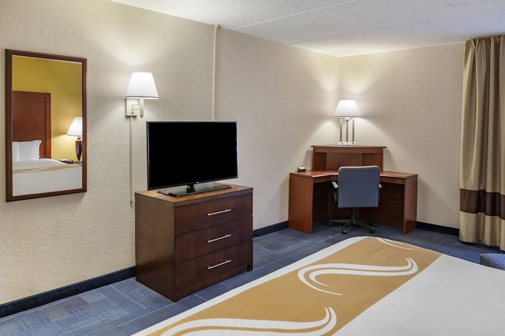 Quality Inn & Suites Zanesville City Center photo 22