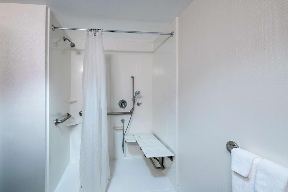 Hampton Inn Gainesville photo 17