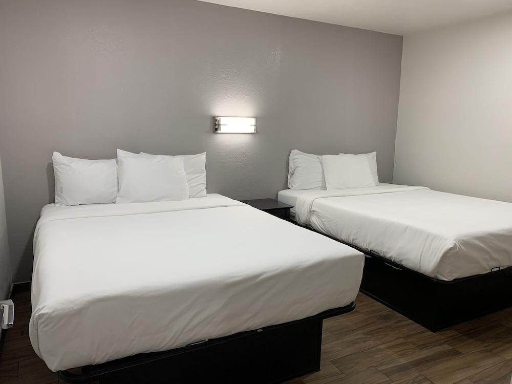 Days Inn by Wyndham Sulphur Springs photo 11