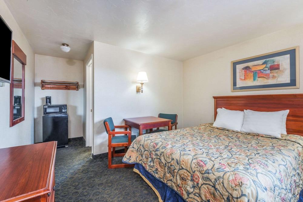 Knights Inn North Attleboro photo 29