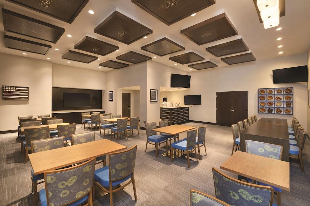 Hampton Inn & Suites Washington DC-Navy Yard photo 39