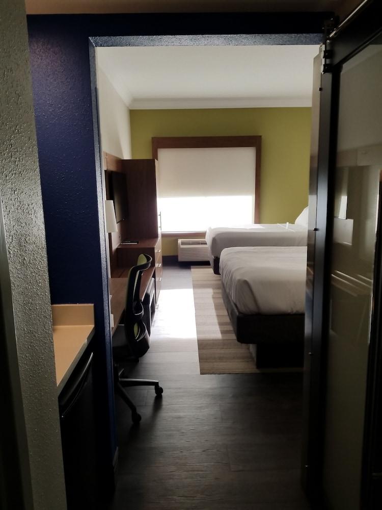 Holiday Inn Express Columbia NE - Fort Jackson by IHG photo 4
