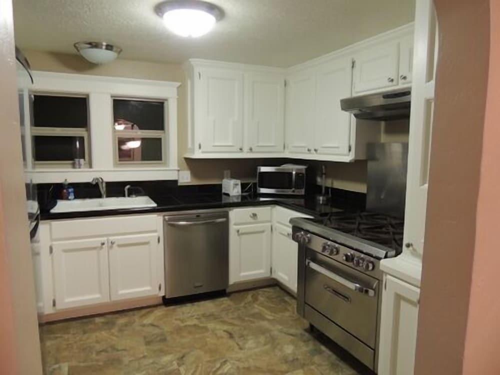 Stone Lizard Lodging photo 32