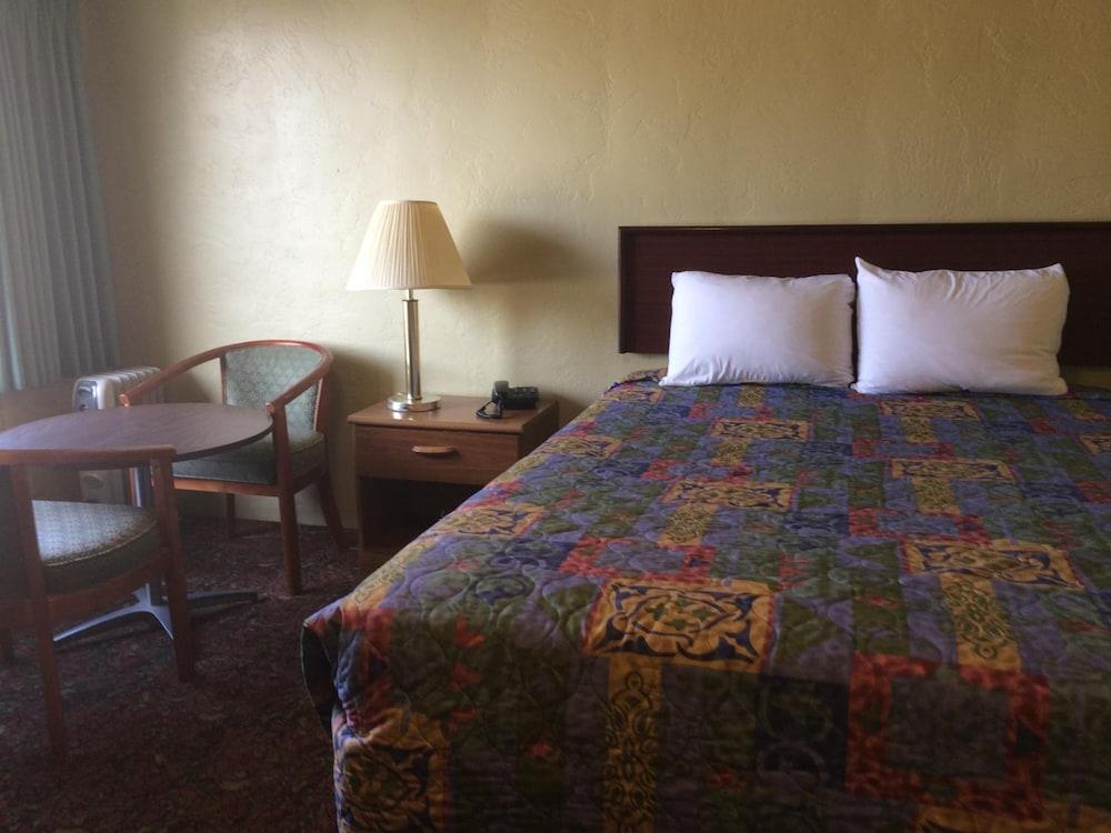 Quick Stop Motel photo 9