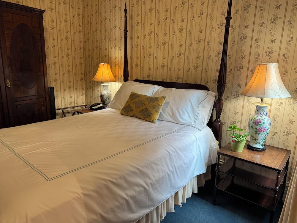 Nob Hill Inn photo 6