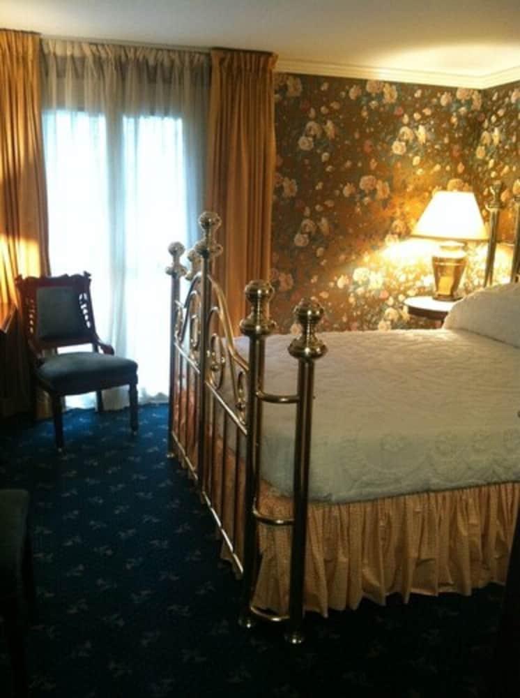 Nine O Five Royal Hotel photo 41